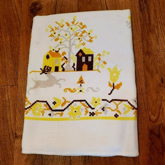 Vintage Mid Century Linen Tablecloth 49